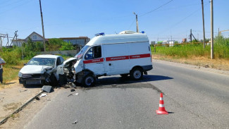 В Астрахани произошло ДТП с участием автомобиля скорой помощи