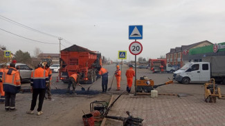 В Астрахани на улице 1-й Виноградной устанавливают искусственные неровности