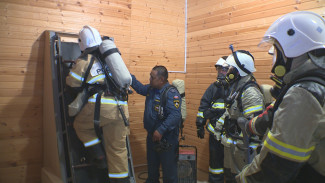 Астраханские журналисты попробовали себя в роли газодымозащитников 