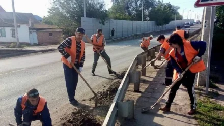 Администрация Астрахани опубликовала фотоотчёт о работе коммунальщиков 