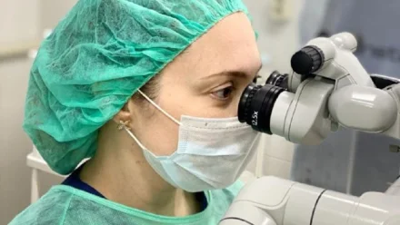  В Астрахани в Кировской больнице провели операцию мужчине с травмой глаза