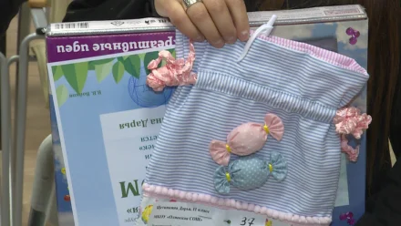 В Астрахани школьники приняли участие в конкурсе по изготовлению экосумок 