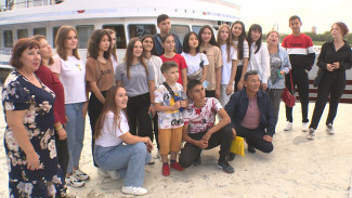 Юные астраханцы, отличившиеся в учёбе, вернулись из круиза по Волге