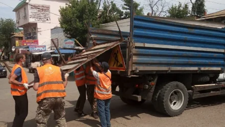 В Кировском районе Астрахани убрали 947 нелегальных торговых мест