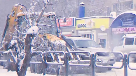 В Астрахани более 300 работников коммунальных служб борются со снегом