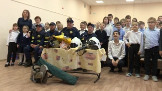 Астраханские спасатели провели урок для детей с особенностями