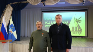 Глава Астраханской области стал почетным гостем патриотического форума