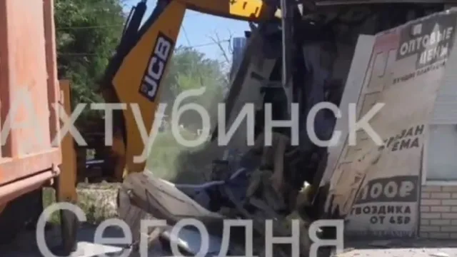 На севере Астраханской области снесли незаконно возведенный цветочный павильон