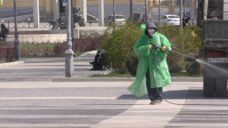 В Астрахани продолжается дезинфекция улиц, остановок и транспорта