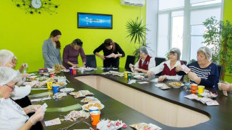 Астраханские волонтёры собирают чайные наборы для бойцов СВО