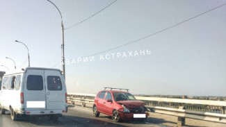 В Астрахани в ДТП на Новом мосту пострадала 32-летняя женщина