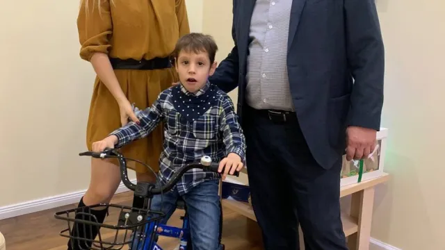 Астраханский министр исполнил мечту ребенка с ОВЗ
