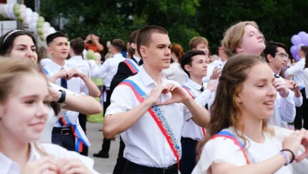 В школах Астраханской области для выпускников прозвенел последний звонок