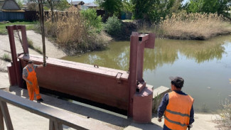 В Астрахани повышают уровень воды в ериках