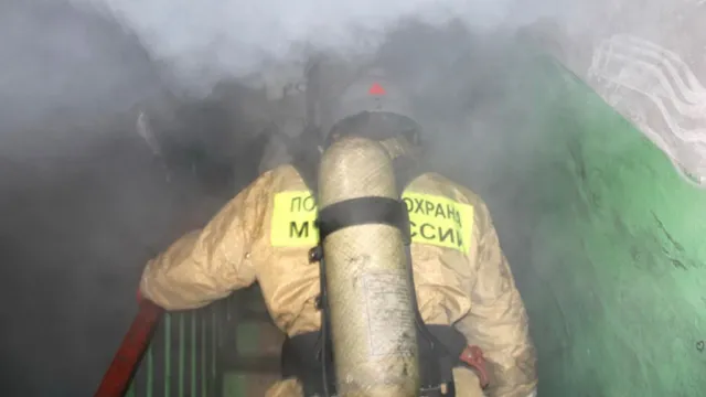 В Астрахани при пожаре на Челябинской погибла полуторагодовалая девочка