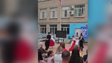 В астраханской школе отметили День семьи любви и верности