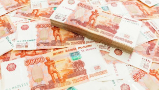 Кому и за что платят больше 100 тысяч рублей в Астрахани