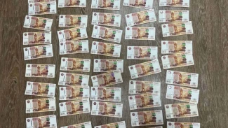 В Астрахани мужчина украл из машины иностранца более 3 млн рублей