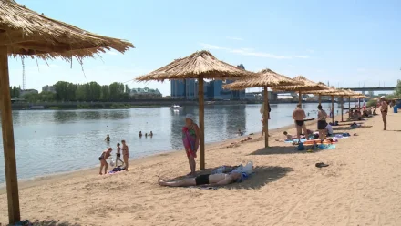 На городском пляже в Астрахани спасли захлебнувшуюся 6-летнюю девочку