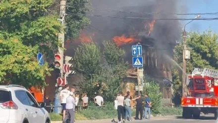 В Астрахани произошёл пожар в доме около "Больших Исад"