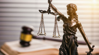 В Астрахани судья в отставке получил 3,5 года колонии за взятку