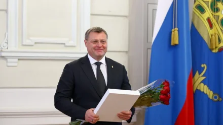 Губернатор Игорь Бабушкин наградил лучших астраханских врачей