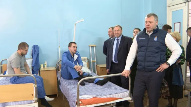 Игорь Бабушкин навестил военнослужащих, проходящих лечение в военном госпитале Астрахани