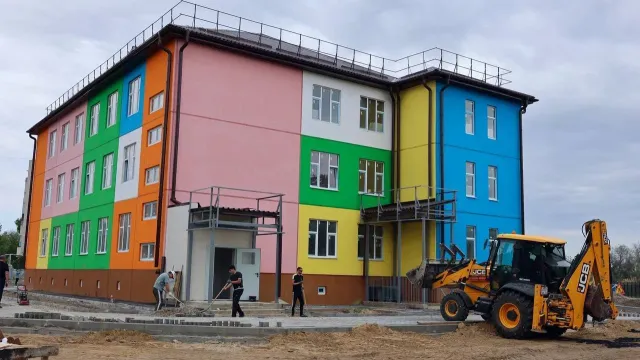Глава Астраханcкой области предупредил подрядчика об ответственности за срыв сроков 