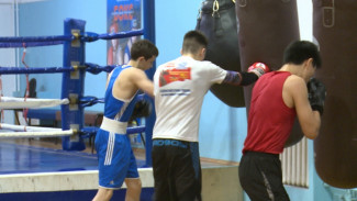 В Астрахани в спортшколе имени Кузнецова обновили боксёрский инвентарь