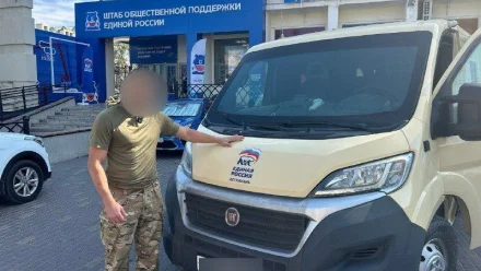 Бойцам астраханского противотанкового дивизиона передали бронированный автомобиль