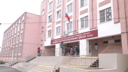 Администрация Астрахани за год направила свыше 30 млн рублей на ремонт школ 