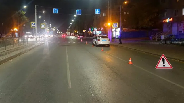 В Астрахани сбили человека на регулируемом пешеходном переходе 