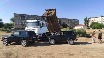 В Астрахани и Приволжском районе 6 водителей грузовиков сбросили строительные отходы 