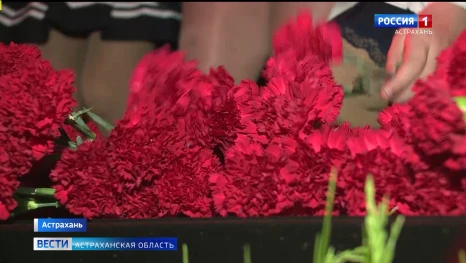  Торжественная линейка "Сквозь время: Одной судьбой, одной Победой" прошла в астраханской школе