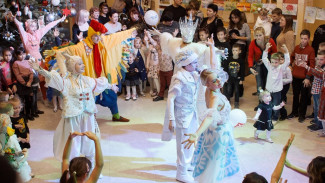 В астраханском ТЮЗе проходят благотворительные показы новогодней сказки