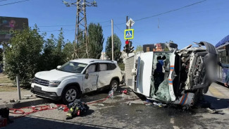 В Астрахани на улице Академика Королёва произошло ДТП с участием автомобиля пожарной части