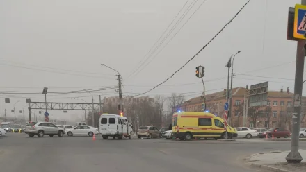 В Астрахани в ДТП на Островского пострадали 3 пассажира маршрутки