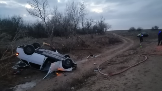 В Астраханской области при опрокидывании “Лады” погибла женщина