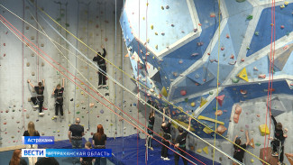 Воспитанники астраханского центра хореографии "Лотос" осваивают высоту