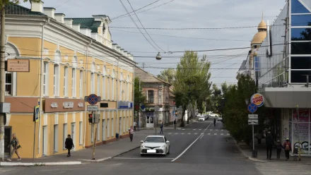 В Астрахани обновили дорожное покрытие на улице Кирова