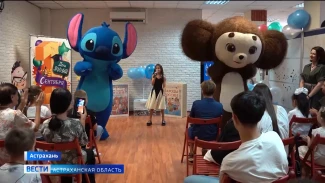 Астраханские судебные приставы устроили для первоклассников праздник