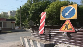 Жители Астрахани жалуются на затруднённый проезд по улице Адмирала Нахимова