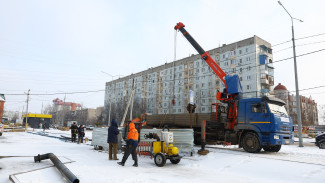 В густонаселенном микрорайоне Астрахани начали ремонт канализации