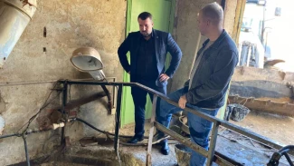 Нариманов уже сутки остаётся без холодной воды из-за коммунальной аварии