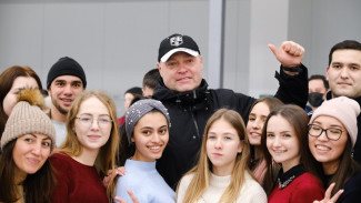 Игорь Бабушкин встретился с молодёжью на ледовой арене в Астрахани