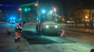 В Астрахани на площади Ленина провели укладку асфальта на проезжей части