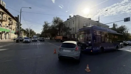 Сегодня в Астрахани пенсионерка попала в больницу после ДТП легковушки с автобусом