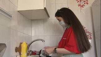 В Астраханской области волонтёры наводят порядок в домах ветеранов