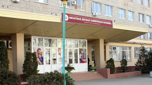В Астрахани прооперировали мальчика, выпавшего из окна частного детсада