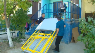 В Астрахани установили пандус для инвалида-колясочника после вмешательства прокуратуры и СК